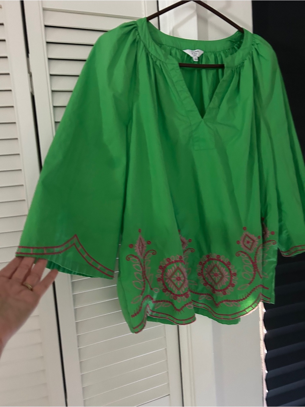 crown & ivy Bright Green Embroidered Peasant Tunic with Pink Accents